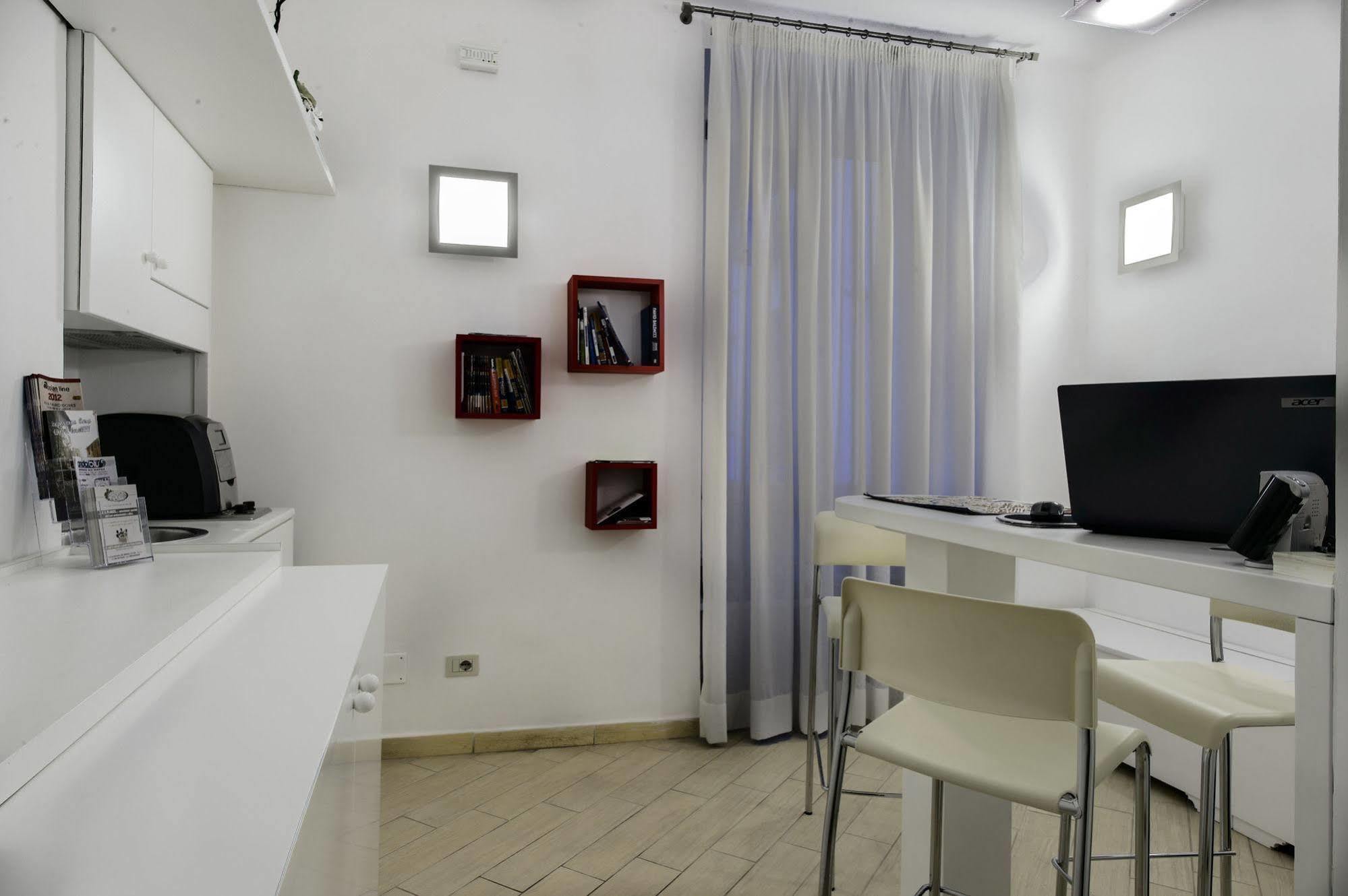 A Picture Of Bed & Breakfast Roma